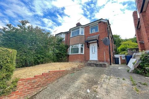 3 bedroom semi-detached house to rent, Healey Avenue, Hp13