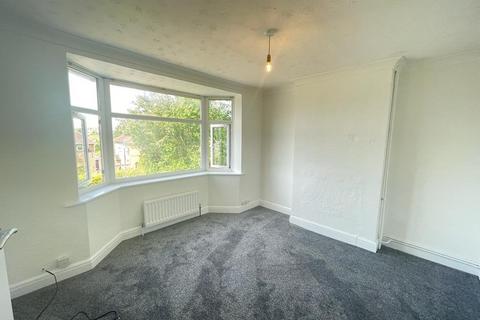 3 bedroom semi-detached house to rent, Healey Avenue, Hp13