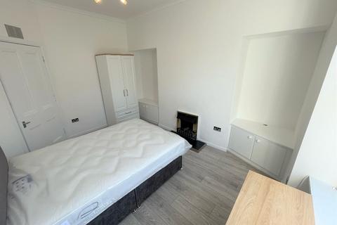 2 bedroom flat to rent, Menzies Road, Torry, Aberdeen, AB11