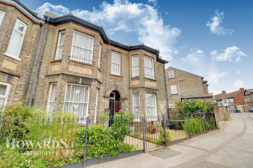 Alexandra Road, Lowestoft 4 bed terraced house £240,000