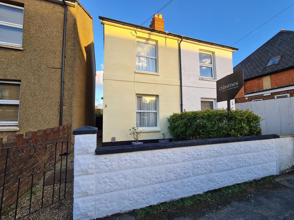 York Road, Farnborough, GU14 2 bed semidetached house £265,000