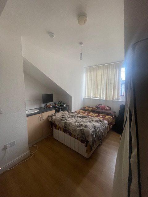 Apartment in Leeds - View 3