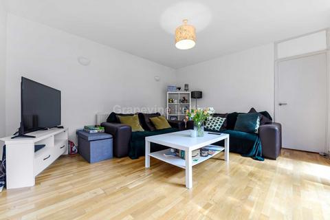 3 bedroom apartment to rent, Patio Close, Clapham SW4