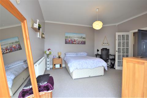 4 Holms Road, Glengarnock, Beith, KA14 3AD