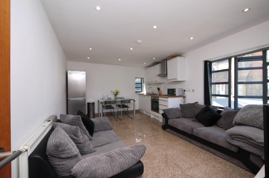Japan Crescent, Crouch End, London, N4 2 bed flat £1,550 pcm (£358 pw)