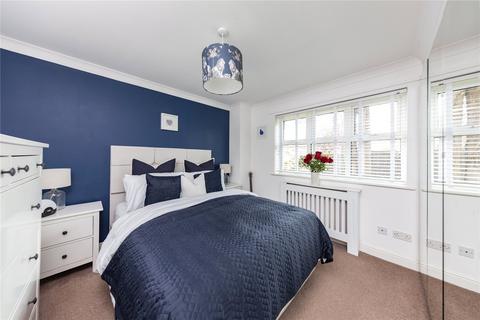 2 bedroom property for sale, St. James Court, Gilbert Road, Romford, RM1