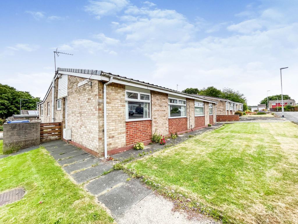 Chilton Garth, Peterlee, Durham, SR8 5TQ 2 bed semidetached house £