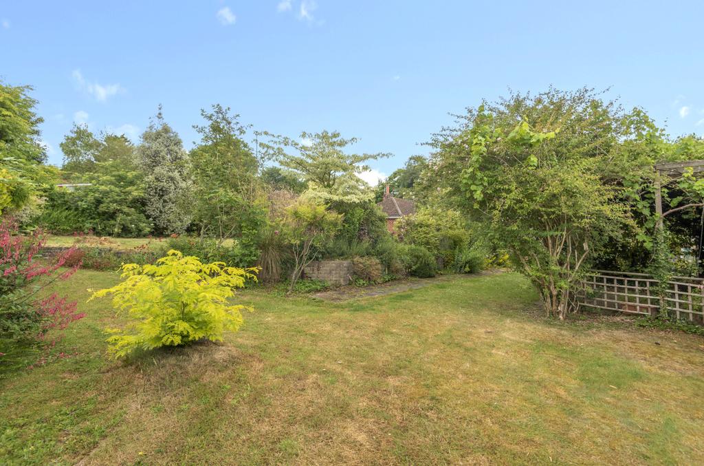 Lovedon Lane, Kings Worthy... 5 bed bungalow £900,000