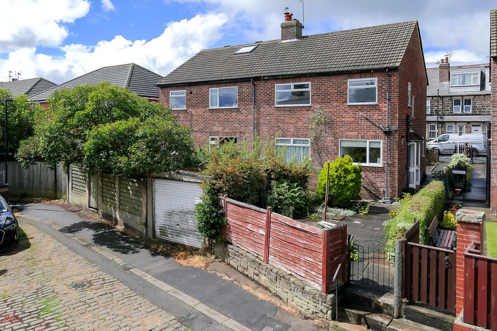 Wharfedale Avenue, Harrogate, HG2 3 bed semidetached house £250,000