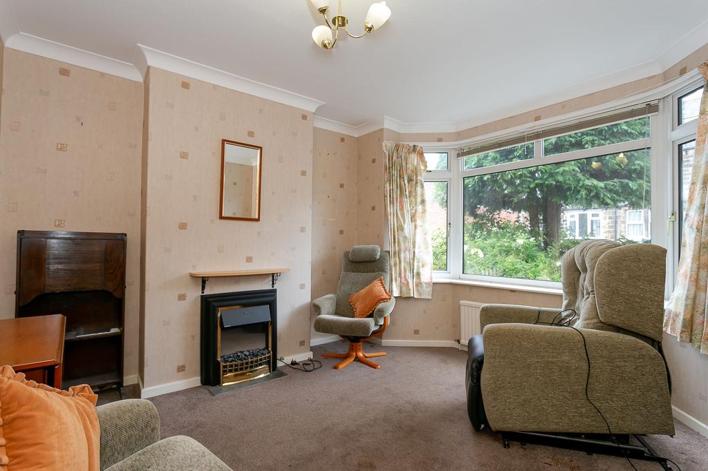 Wharfedale Avenue, Harrogate, HG2 3 bed semidetached house £250,000