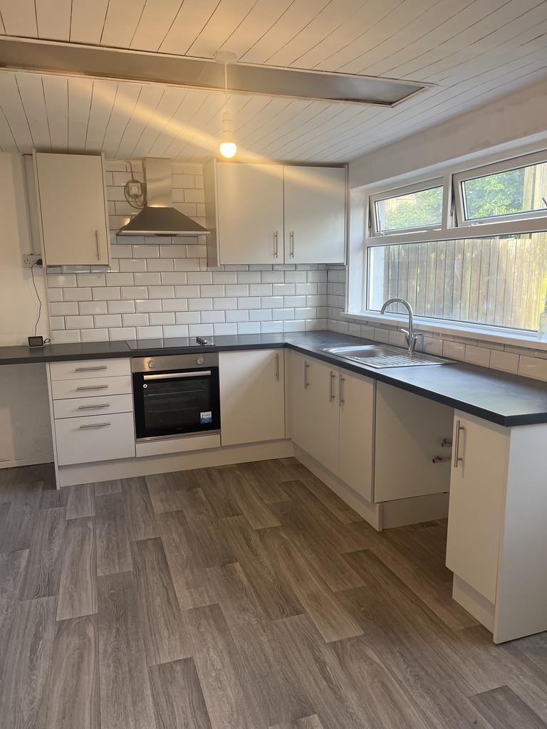 Hillside Crescent, Rogerstone NP10 3 bed semidetached house £995 pcm
