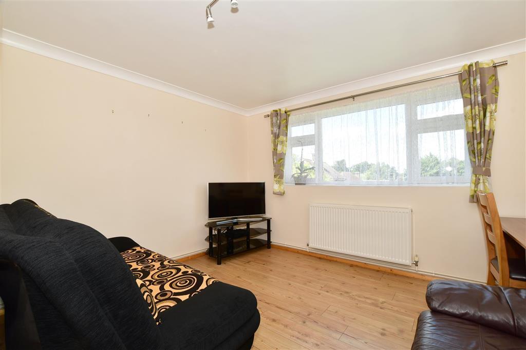 Regency Close, Uckfield, East Sussex 2 bed apartment £250,000