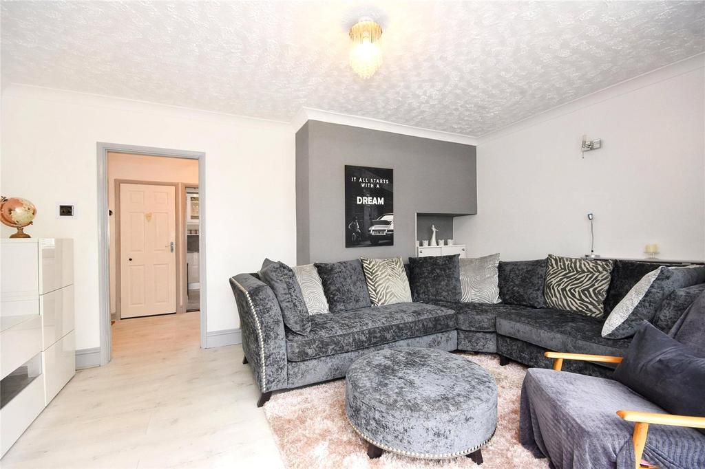 Churchill Avenue, Halstead, Essex, CO9 3 bed detached house £450,000