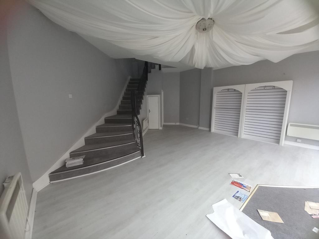 High Street, ClactononSea CO15 Property to rent £1,250 pcm (£288 pw)