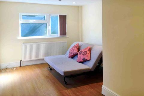 Studio to rent, Garthland Drive, Barnet