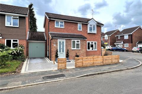 19 Caernarvon, Frimley, Camberley, GU16 8YQ