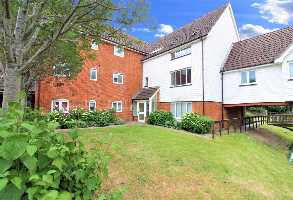 Galloway Drive, Ashford, Kent 2 bed flat £220,000
