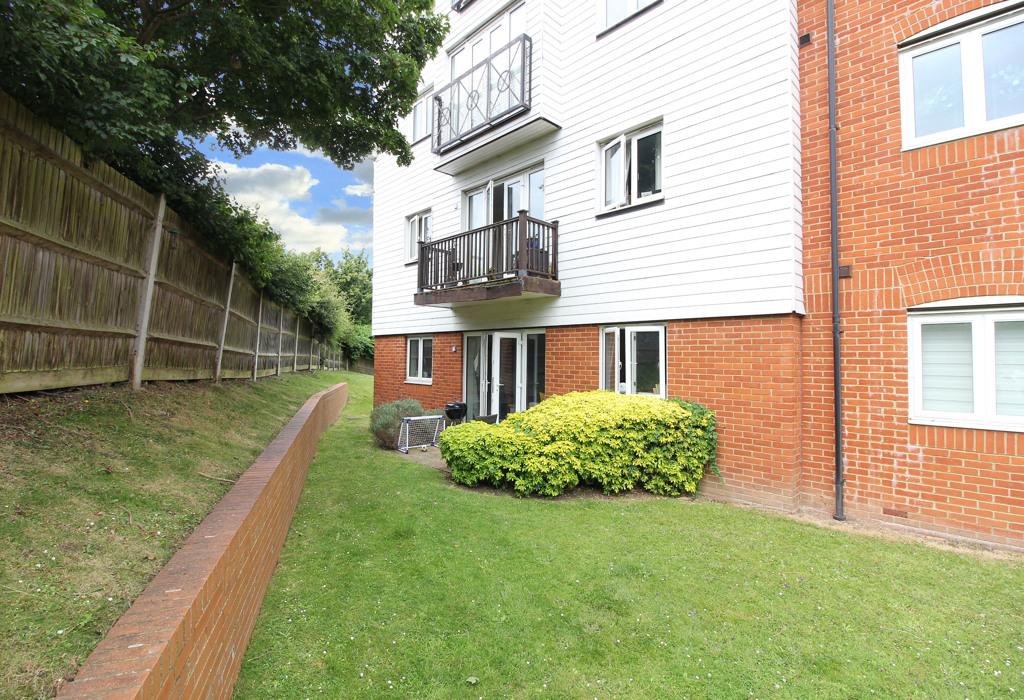 Galloway Drive, Ashford, Kent 2 bed flat £220,000