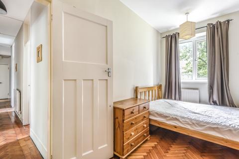 4 bedroom flat to rent - St. John's Drive London SW18