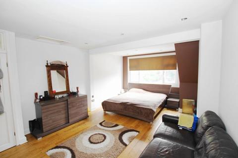 5 bedroom bungalow for sale - Seven Kings, IG3