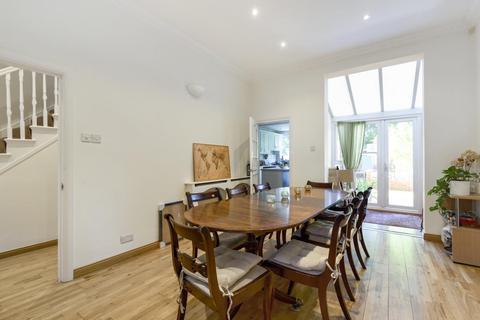 16 Rosenthal Road, London, SE6 2BY