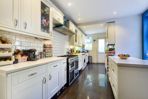 16 Rosenthal Road, London, SE6 2BY
