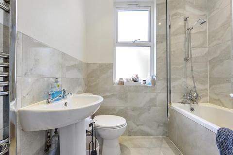 16 Rosenthal Road, London, SE6 2BY