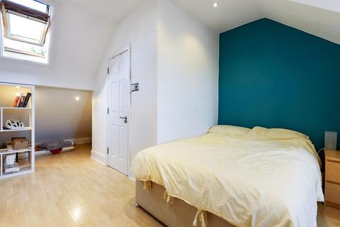 16 Rosenthal Road, London, SE6 2BY