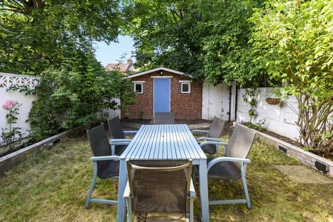 16 Rosenthal Road, London, SE6 2BY