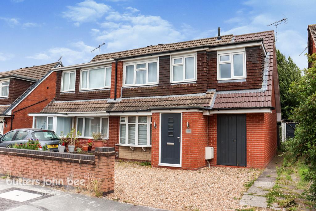 Lansdowne Road, Crewe 3 bed semidetached house for sale £200,000