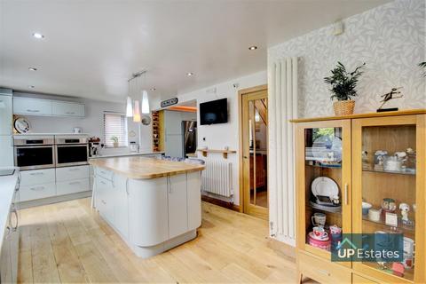 6 Beech Close, Hartshill, Nuneaton, CV10 0XJ