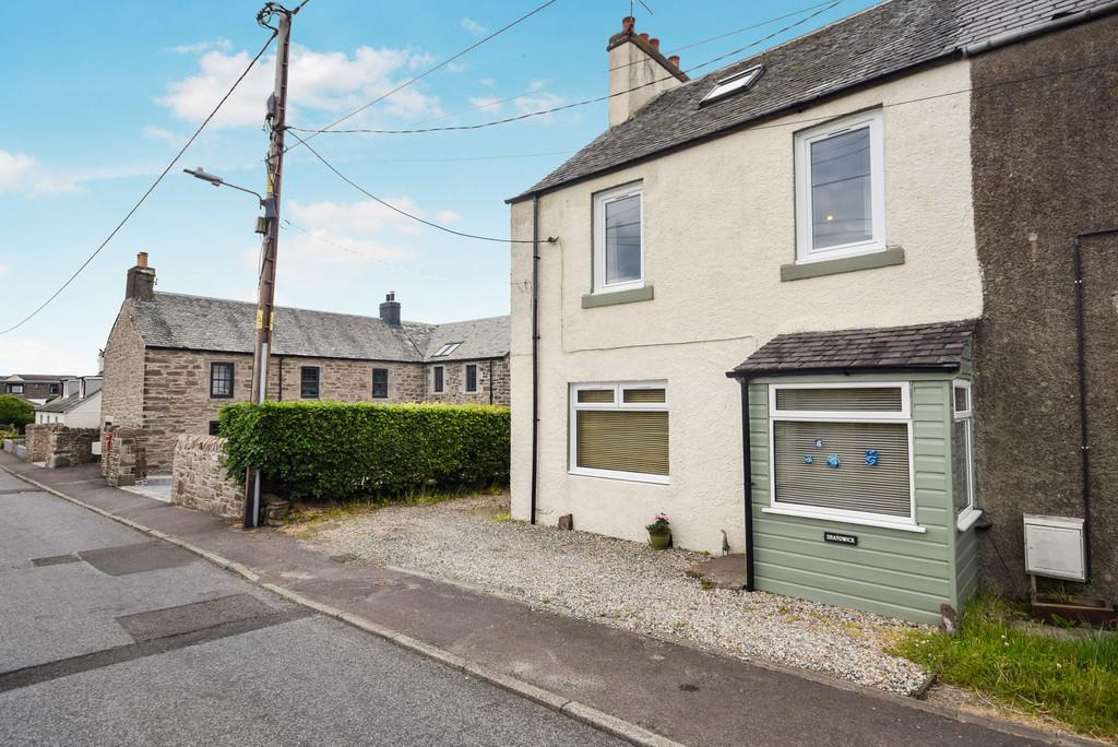 Castleton Road, Auchterarder 3 bed end of terrace house £235,000
