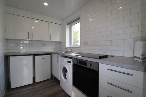 Studio to rent, Redcraig Road, East Calder