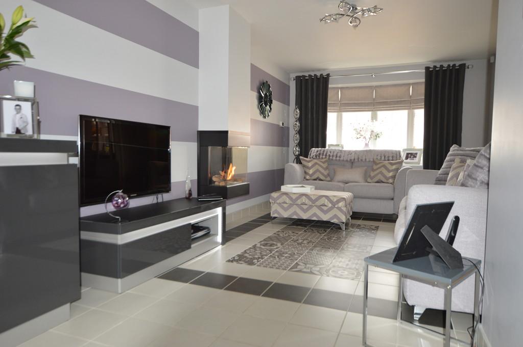 Harrison Crescent, Bedworth 4 bed semidetached house £300,000