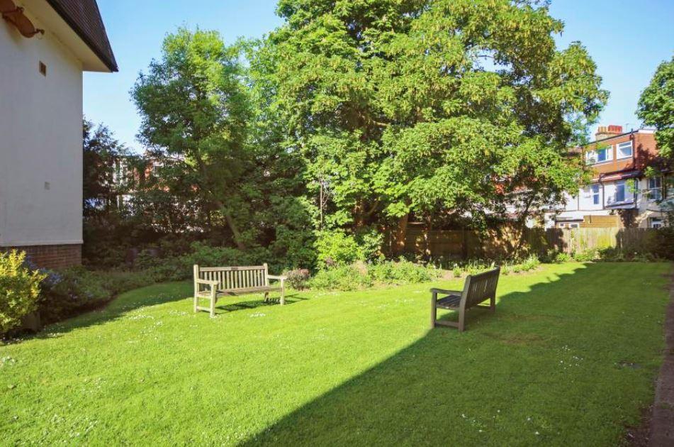 East End Road, East Finchley N2 2 bed flat £1,625 pcm (£375 pw)