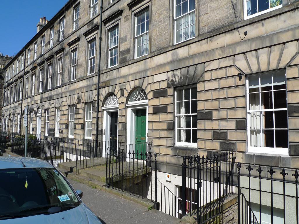 Cumberland Street, New Town, Edinburgh, EH3 1 bed apartment £1,250