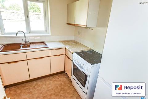 2 bedroom flat to rent, Half Edge Lane, Eccles, Manchester, M30