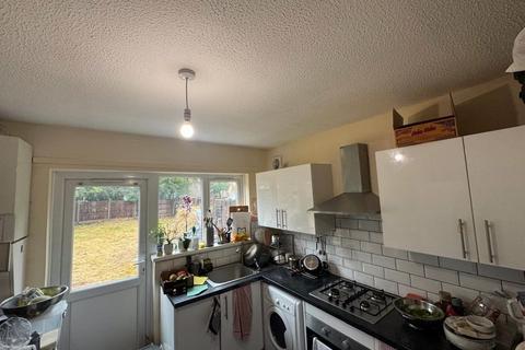 4 bedroom terraced house to rent, Whitchurch Avenue, Edgware
