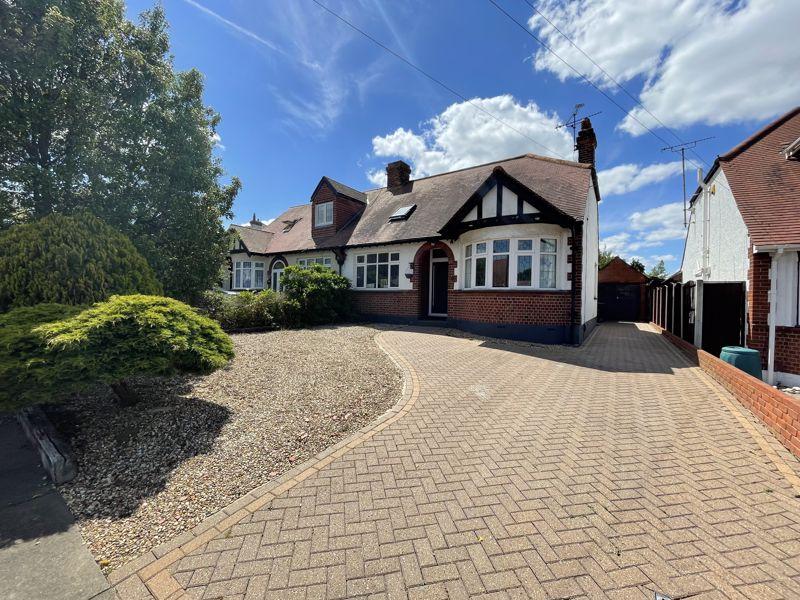 Somerset Avenue, WestcliffOnSea 4 bed chalet £500,000