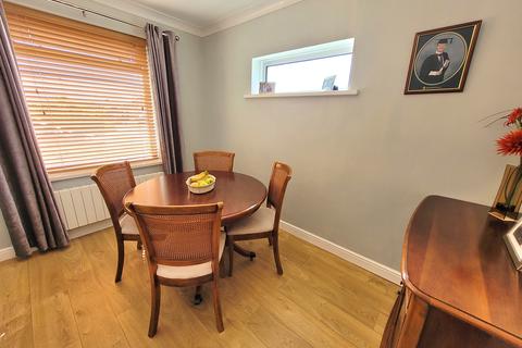 74 Rockfields, Porthcawl, CF36 3NT
