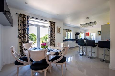 The Beeches Guildford Road, Effingham, Leatherhead, KT24 5QL