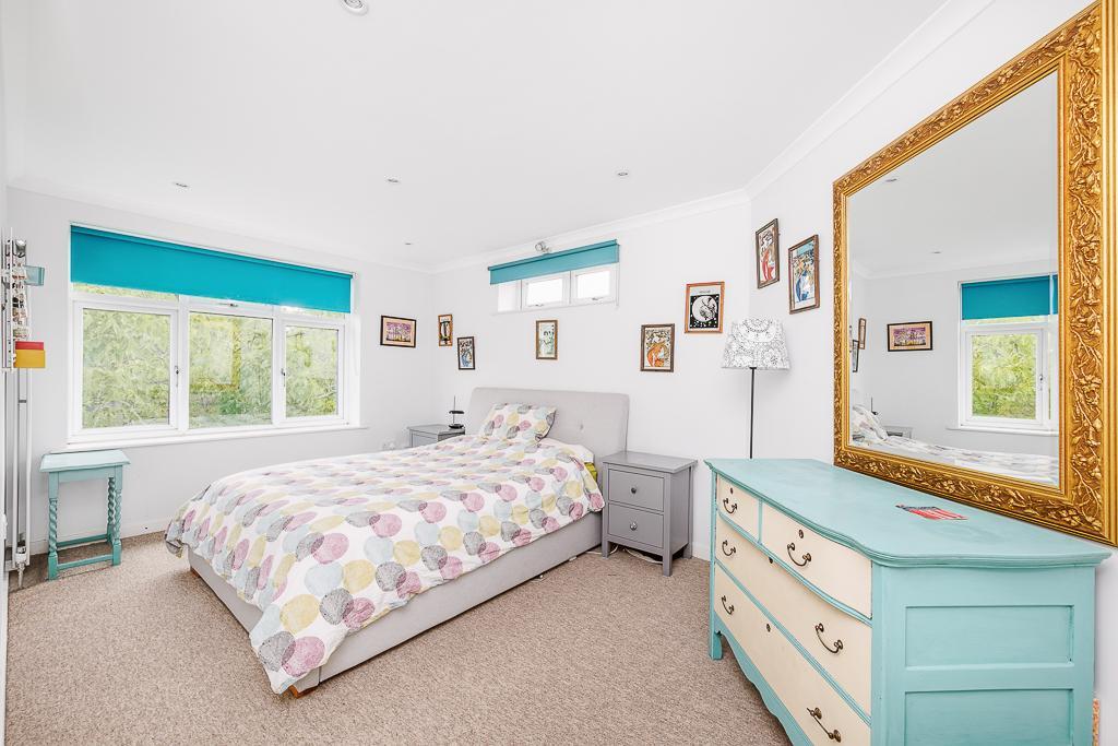 Bright & Spacious Bedroom
