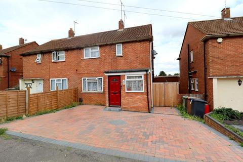 3 bedroom semi-detached house for sale - Parys Road, Runfold, Luton, Bedfordshire, LU3 2EN