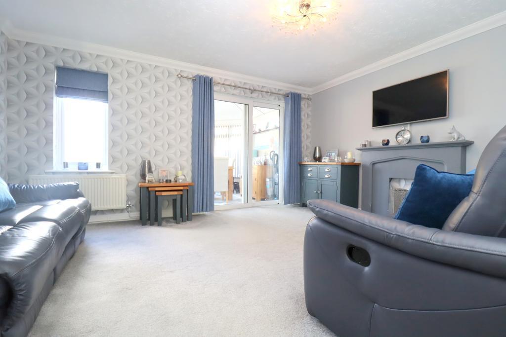 Lorimer Close, Bushmead, Luton, Bedfordshire, LU2 7RL 2 bed terraced