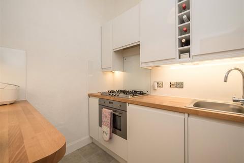 2 bedroom flat to rent, Gardner's Crescent, Edinburgh, EH3