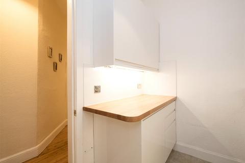 2 bedroom flat to rent, Gardner's Crescent, Edinburgh, EH3