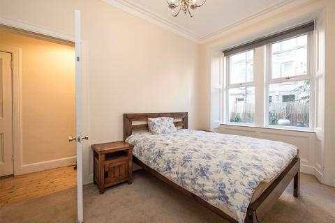 2 bedroom flat to rent, Gardner's Crescent, Edinburgh, EH3