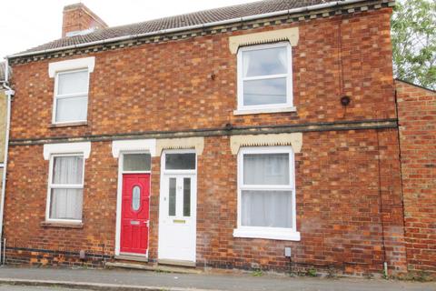 2 bedroom terraced house to rent, Cross Street, Kettering, NN16