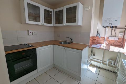 2 bedroom terraced house to rent, Cross Street, Kettering, NN16