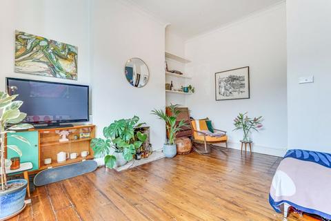 Flat B, 61 Cricketfield Road, London, E5 8NR